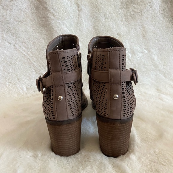 Vince Camuto open toe booties size 6 - Picture 4 of 5